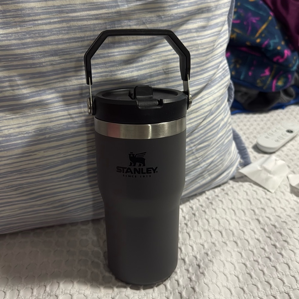 Stanley water bottle 20oz. Charcoal and gray